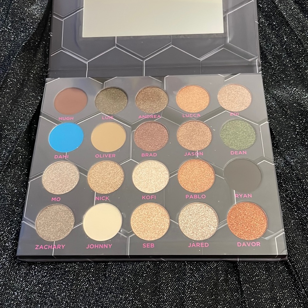 COPY - COPY - COPY - Barbarella eyeshadow palette by BEEBEAUTY LONDON